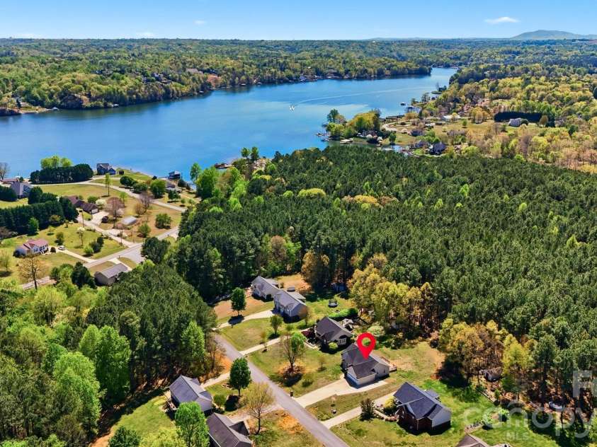 5175 Landing View Drive, Granite Falls, NC 28630.  MLS# CAR4369215, YatesRealty ID 18002. 