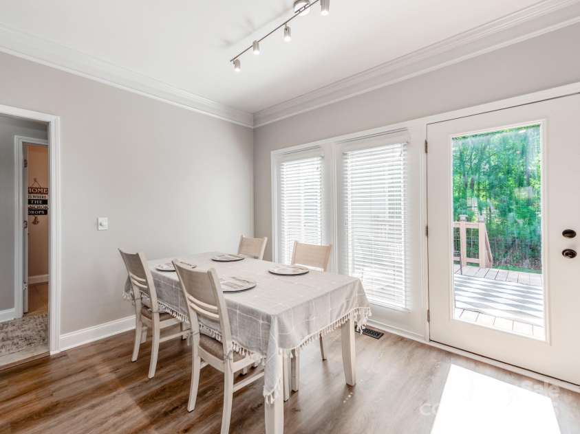 537 Montgrove Place, Concord, NC 28027.  MLS# CAR4266019, YatesRealty ID 18003. Eat-In-Kitchen