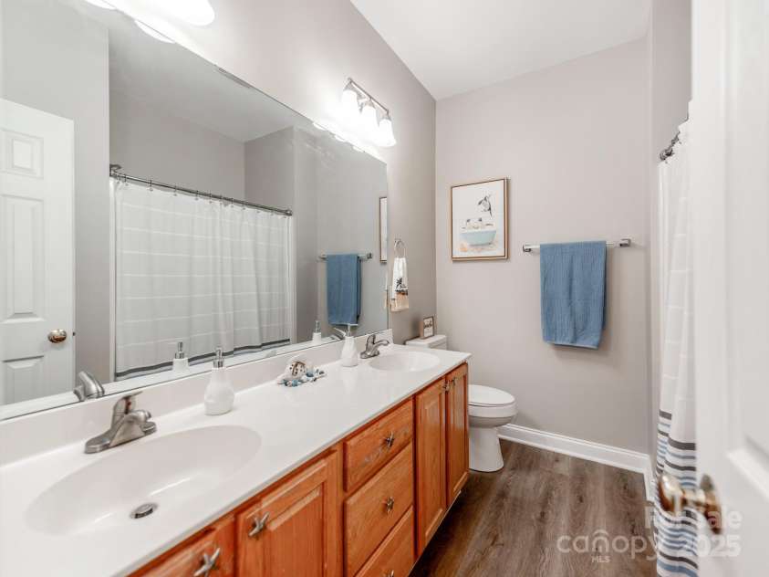 537 Montgrove Place, Concord, NC 28027.  MLS# CAR4266019, YatesRealty ID 18003. Upstairs full bath w/closet