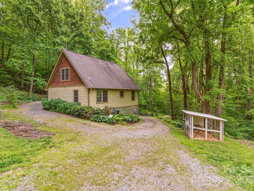 32 Evita Cove Road, Weaverville, NC 28787.  MLS# CAR4264465, YatesRealty ID 18004. 