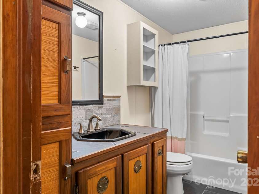 42 Evita Cove Road, Weaverville, NC 28787.  MLS# CAR4264472, YatesRealty ID 18005. 