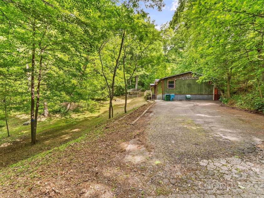 42 Evita Cove Road, Weaverville, NC 28787.  MLS# CAR4264472, YatesRealty ID 18005. 