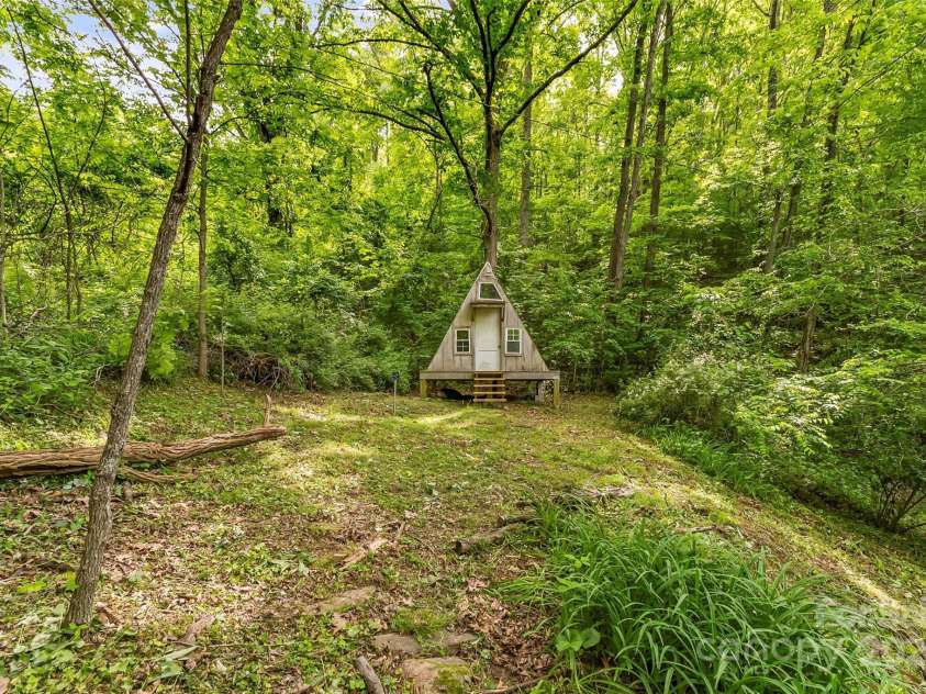 42 Evita Cove Road, Weaverville, NC 28787.  MLS# CAR4264472, YatesRealty ID 18005. 