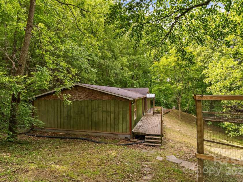 42 Evita Cove Road, Weaverville, NC 28787.  MLS# CAR4264472, YatesRealty ID 18005. 