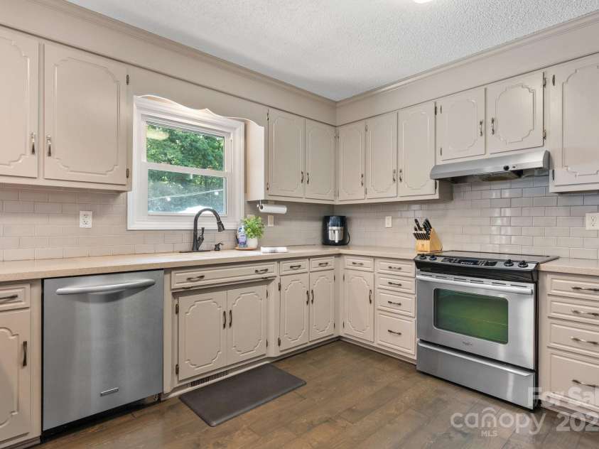 4916 Leepers Creek Road, Maiden, NC 28650.  MLS# CAR4259882, YatesRealty ID 18006. 