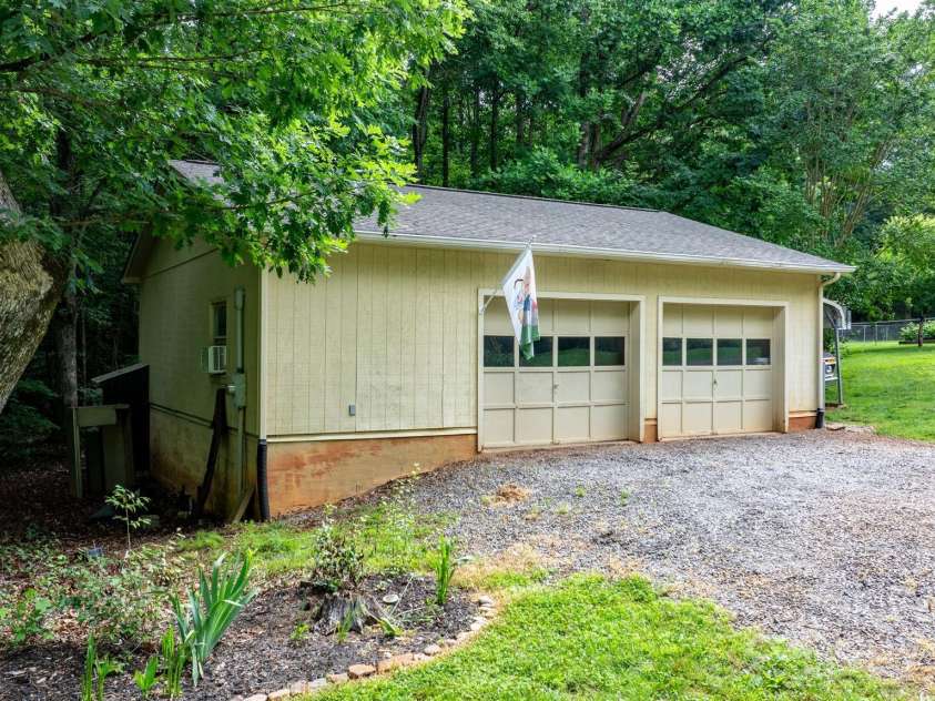 4916 Leepers Creek Road, Maiden, NC 28650.  MLS# CAR4259882, YatesRealty ID 18006. 