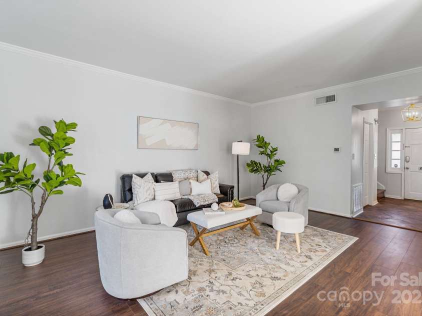 5909 Quail Hollow Road, Charlotte, NC 28210.  MLS# CAR4234664, YatesRealty ID 18007. 