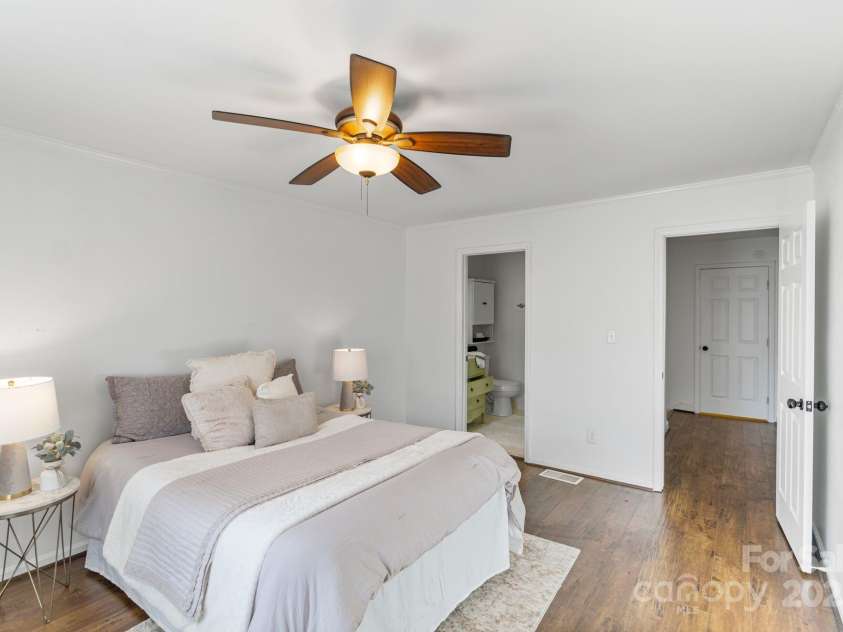 5909 Quail Hollow Road, Charlotte, NC 28210.  MLS# CAR4234664, YatesRealty ID 18007. 