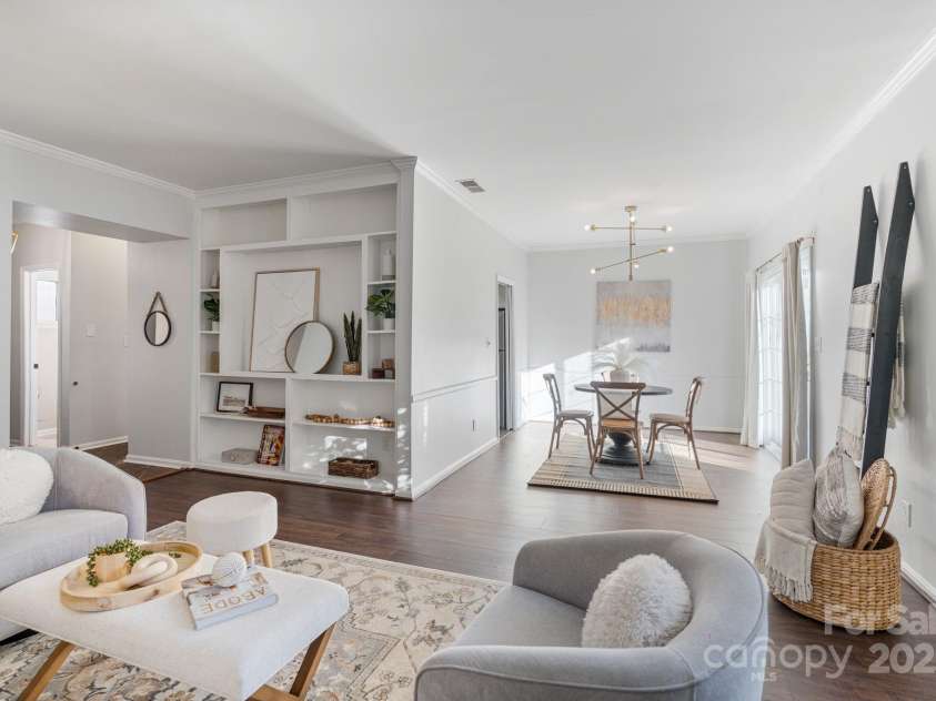 5909 Quail Hollow Road, Charlotte, NC 28210.  MLS# CAR4234664, YatesRealty ID 18007. Bright and airy living space