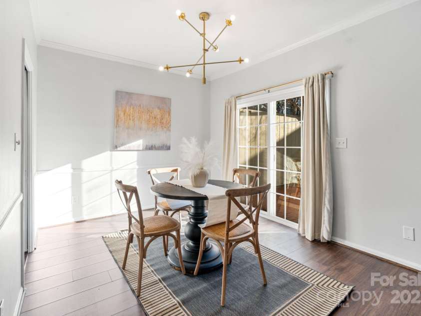 5909 Quail Hollow Road, Charlotte, NC 28210.  MLS# CAR4234664, YatesRealty ID 18007. Dining area with modern ambient lighting.