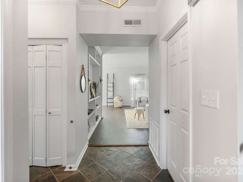 5909 Quail Hollow Road, Charlotte, NC 28210.  MLS# CAR4234664, YatesRealty ID 18007. Welcome in!