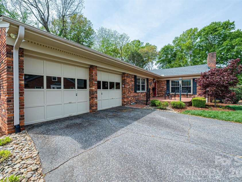 923 1st Street, Hickory, NC 28601.  MLS# CAR4363931, YatesRealty ID 18007. 