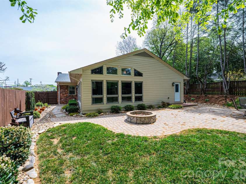 923 1st Street, Hickory, NC 28601.  MLS# CAR4363931, YatesRealty ID 18007. 