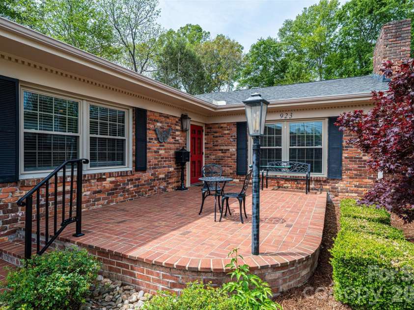 923 1st Street, Hickory, NC 28601.  MLS# CAR4363931, YatesRealty ID 18007. 