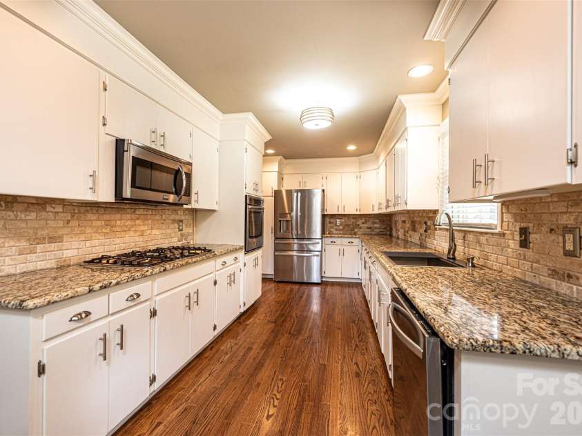 923 1st Street, Hickory, NC 28601.  MLS# CAR4363931, YatesRealty ID 18007. 