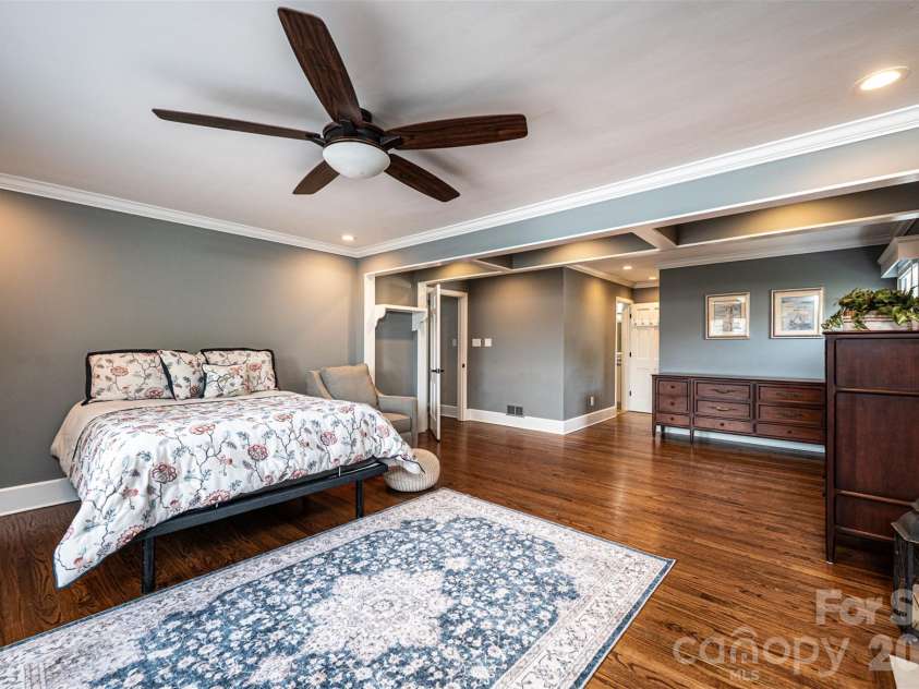 923 1st Street, Hickory, NC 28601.  MLS# CAR4363931, YatesRealty ID 18007. 
