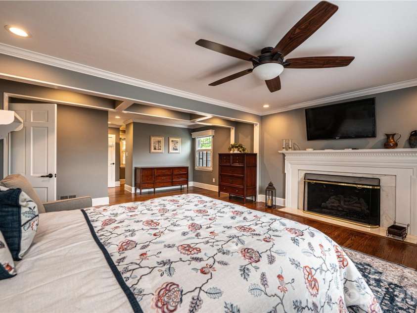 923 1st Street, Hickory, NC 28601.  MLS# CAR4363931, YatesRealty ID 18007. 