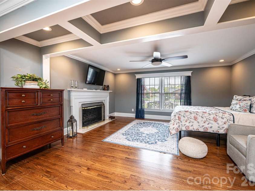 923 1st Street, Hickory, NC 28601.  MLS# CAR4363931, YatesRealty ID 18007. 