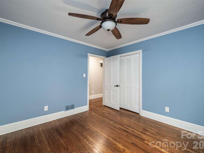 923 1st Street, Hickory, NC 28601.  MLS# CAR4363931, YatesRealty ID 18007. 