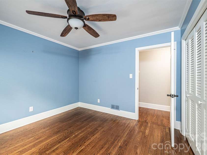 923 1st Street, Hickory, NC 28601.  MLS# CAR4363931, YatesRealty ID 18007. 