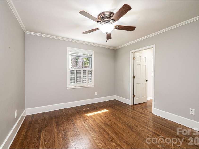 923 1st Street, Hickory, NC 28601.  MLS# CAR4363931, YatesRealty ID 18007. 