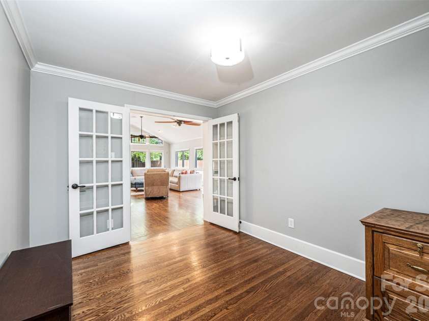 923 1st Street, Hickory, NC 28601.  MLS# CAR4363931, YatesRealty ID 18007. 