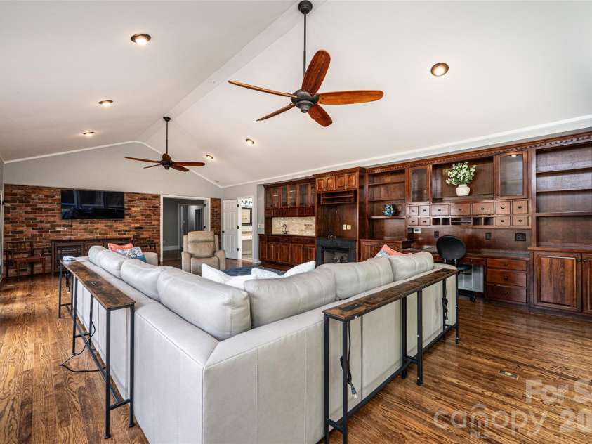 923 1st Street, Hickory, NC 28601.  MLS# CAR4363931, YatesRealty ID 18007. 