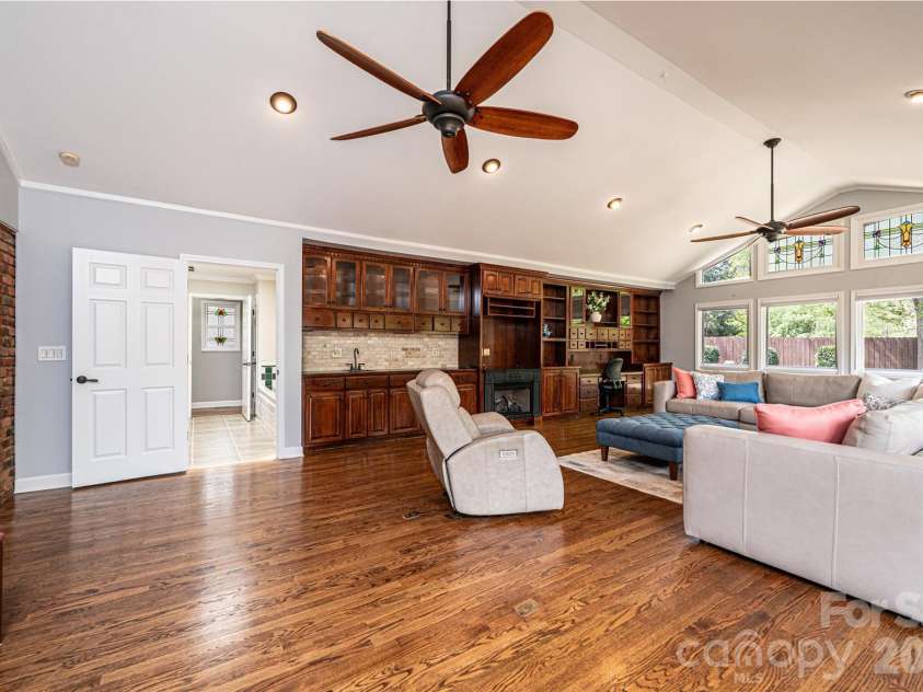 923 1st Street, Hickory, NC 28601.  MLS# CAR4363931, YatesRealty ID 18007. 