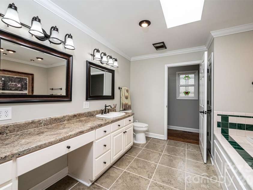 923 1st Street, Hickory, NC 28601.  MLS# CAR4363931, YatesRealty ID 18007. 