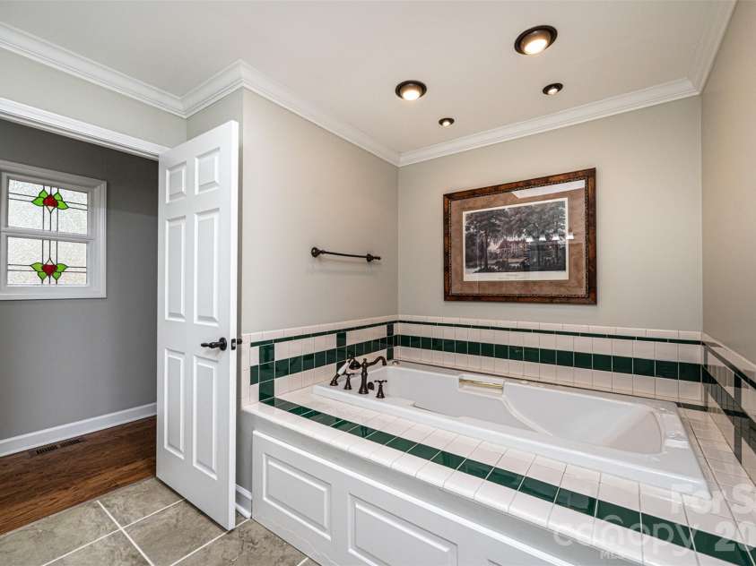 923 1st Street, Hickory, NC 28601.  MLS# CAR4363931, YatesRealty ID 18007. 