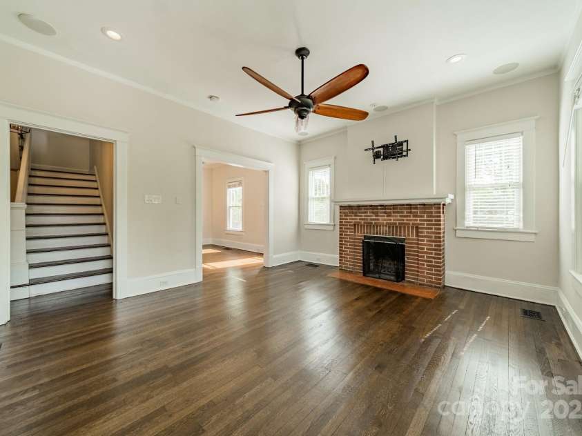 822 Front Street, Statesville, NC 28677.  MLS# CAR4252323, YatesRealty ID 18008. 