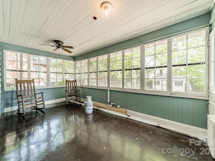 822 Front Street, Statesville, NC 28677.  MLS# CAR4252323, YatesRealty ID 18008. 