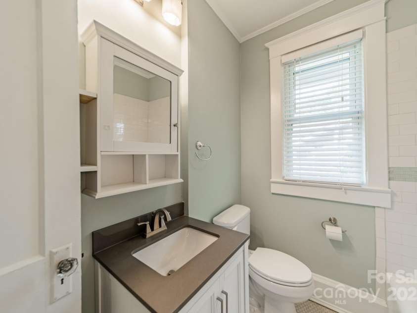 822 Front Street, Statesville, NC 28677.  MLS# CAR4252323, YatesRealty ID 18008. 