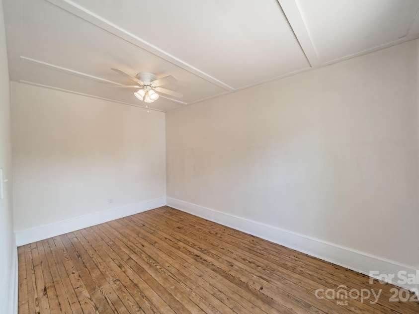 822 Front Street, Statesville, NC 28677.  MLS# CAR4252323, YatesRealty ID 18008. 