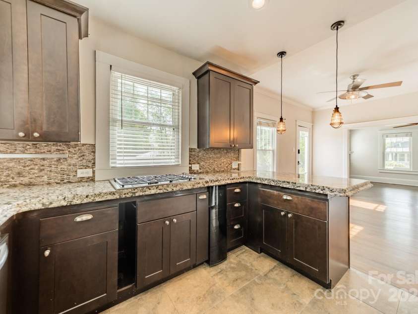 822 Front Street, Statesville, NC 28677.  MLS# CAR4252323, YatesRealty ID 18008. 