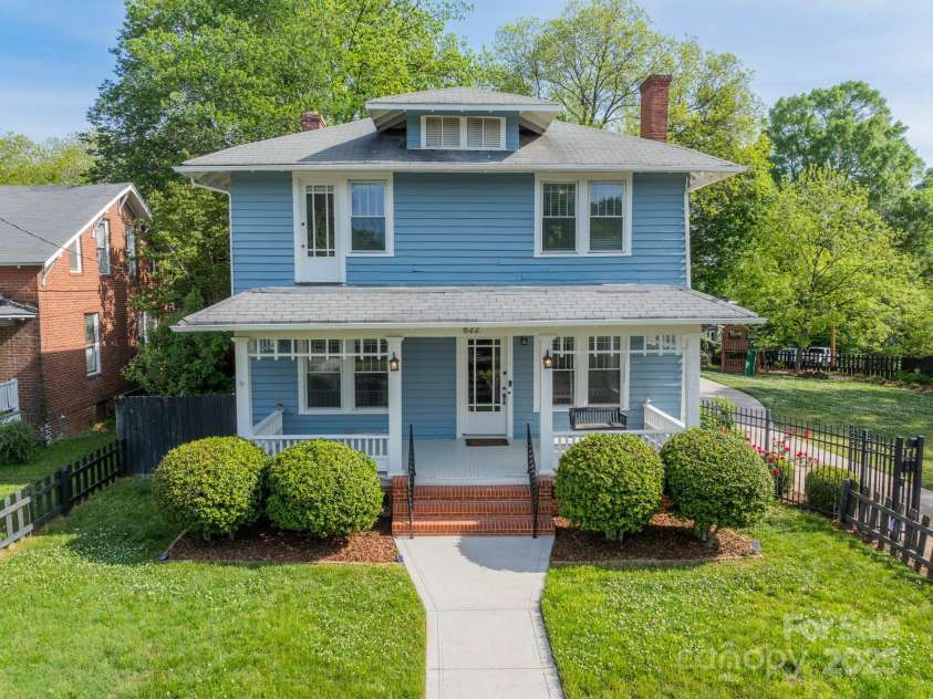 822 Front Street, Statesville, NC 28677.  MLS# CAR4252323, YatesRealty ID 18008. 