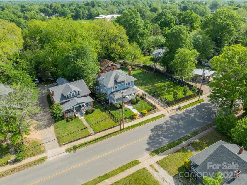 822 Front Street, Statesville, NC 28677.  MLS# CAR4252323, YatesRealty ID 18008. 