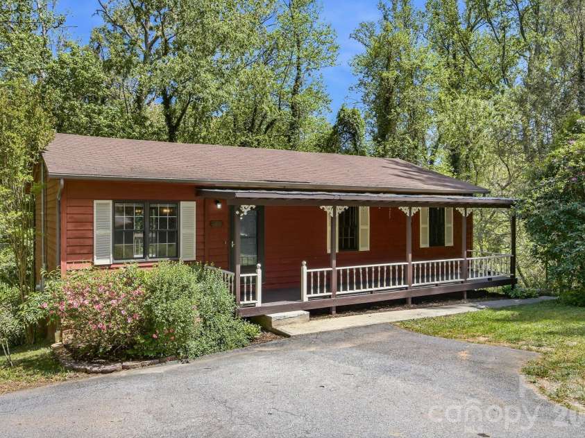 307 Westforest Lane, Asheville, NC 28806.  MLS# CAR4373537, YatesRealty ID 18009. 