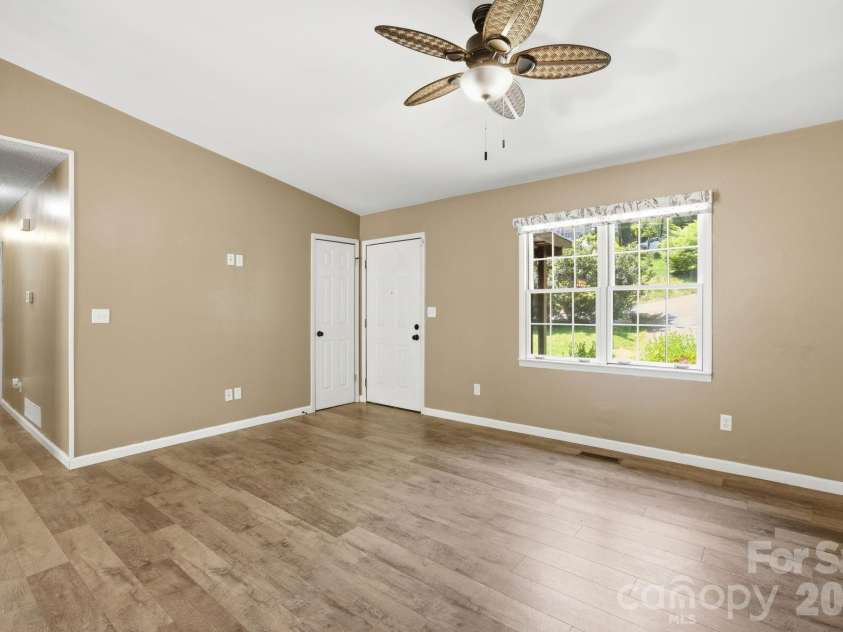 307 Westforest Lane, Asheville, NC 28806.  MLS# CAR4373537, YatesRealty ID 18009. 