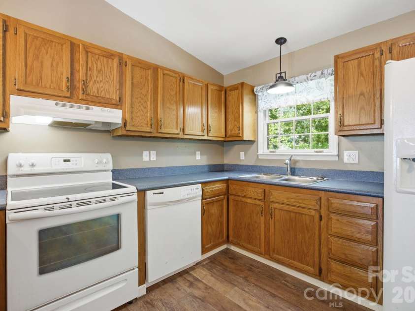 307 Westforest Lane, Asheville, NC 28806.  MLS# CAR4373537, YatesRealty ID 18009. 