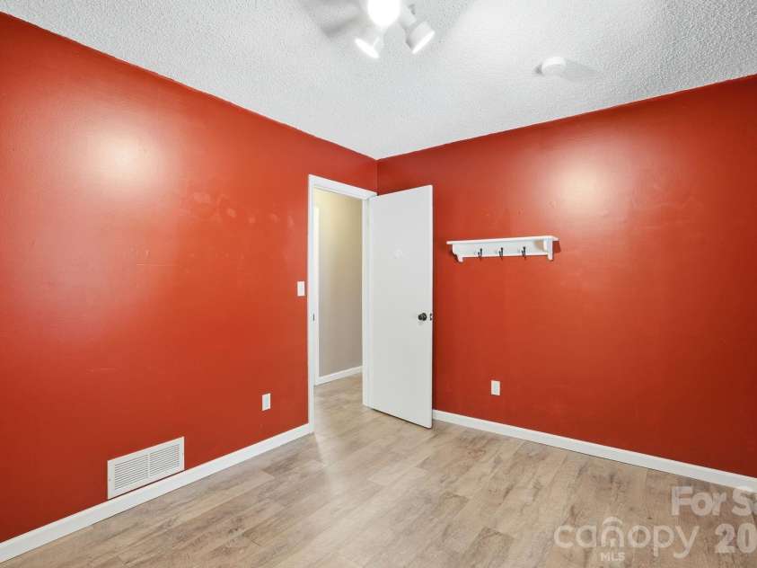 307 Westforest Lane, Asheville, NC 28806.  MLS# CAR4373537, YatesRealty ID 18009. 