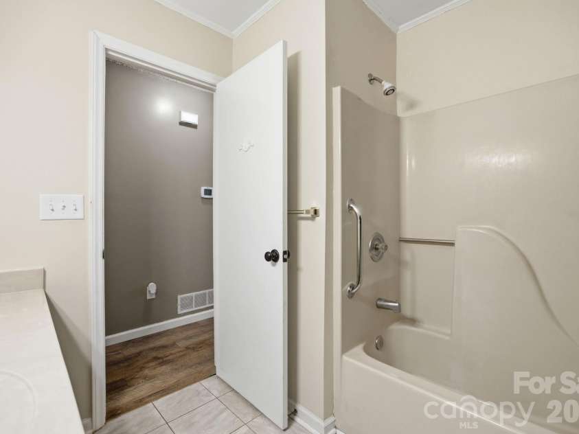 307 Westforest Lane, Asheville, NC 28806.  MLS# CAR4373537, YatesRealty ID 18009. 