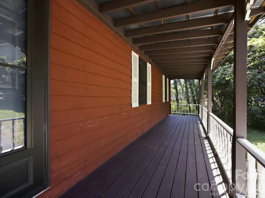 307 Westforest Lane, Asheville, NC 28806.  MLS# CAR4373537, YatesRealty ID 18009. 
