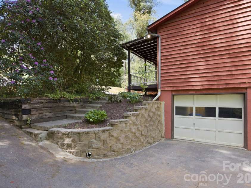 307 Westforest Lane, Asheville, NC 28806.  MLS# CAR4373537, YatesRealty ID 18009. 