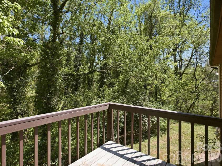 307 Westforest Lane, Asheville, NC 28806.  MLS# CAR4373537, YatesRealty ID 18009. 
