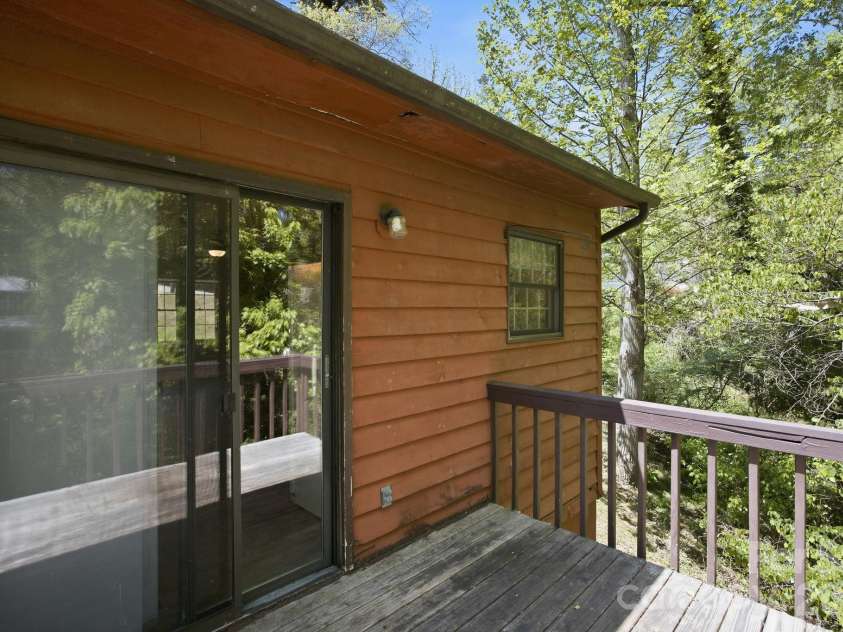 307 Westforest Lane, Asheville, NC 28806.  MLS# CAR4373537, YatesRealty ID 18009. 