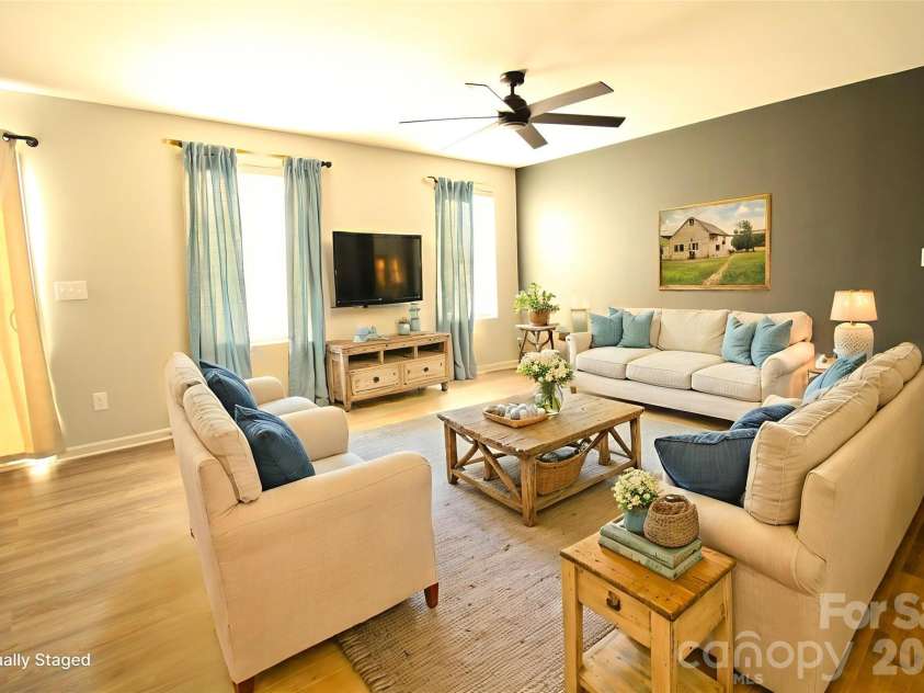 105 Oak Crossing Drive, Shelby, NC 28152.  MLS# CAR4336109, YatesRealty ID 1801. 