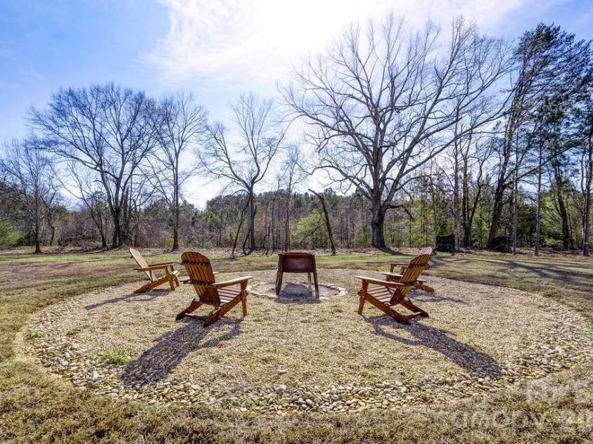 105 Oak Crossing Drive, Shelby, NC 28152.  MLS# CAR4336109, YatesRealty ID 1801. Backyard firepit