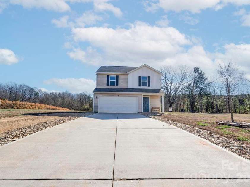105 Oak Crossing Drive, Shelby, NC 28152.  MLS# CAR4336109, YatesRealty ID 1801. Front view from road