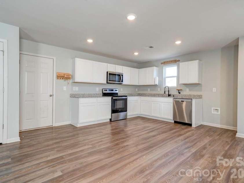 105 Oak Crossing Drive, Shelby, NC 28152.  MLS# CAR4336109, YatesRealty ID 1801. Kitchen